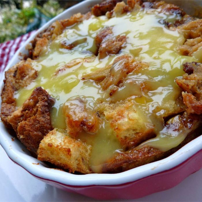 Recipe for bread pudding and sauce